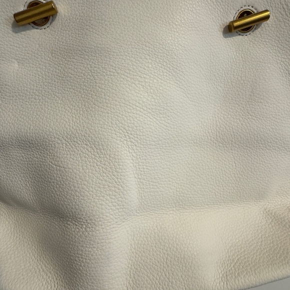 Tory Burch Chelsea Pebbled Leather Satchel. White with Gold Hardware. - Picture 7 of 16